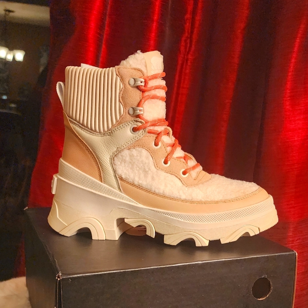 NWT Sorel Brex Cozy Lace Size 7